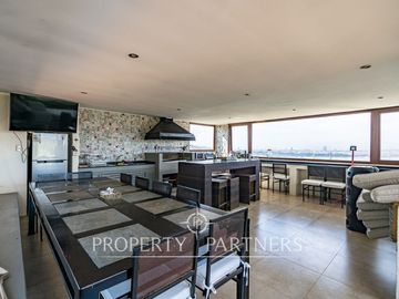 Increíble casa mediterranea en venta con gran terreno, en ubicación privilegiada de La Herradura