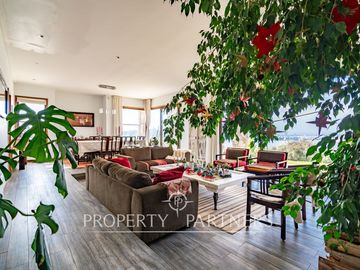 Increíble casa mediterranea en venta con gran terreno, en ubicación privilegiada de La Herradura
