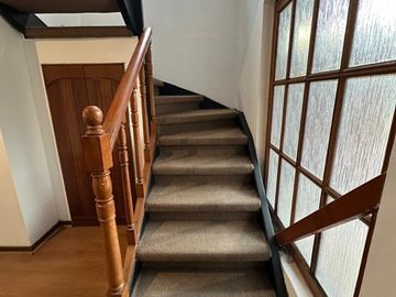 EN VENTA CÓMODA Y GRAN CASA 4D+3B - EN LA REINA