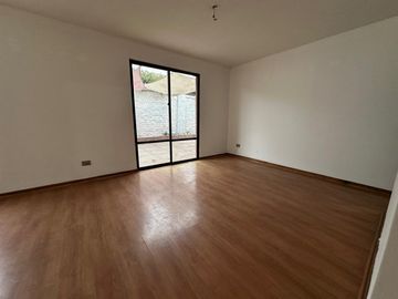 EN VENTA CÓMODA Y GRAN CASA 4D+3B - EN LA REINA