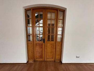 EN VENTA CÓMODA Y GRAN CASA 4D+3B - EN LA REINA
