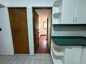 EN VENTA CÓMODA Y GRAN CASA 4D+3B - EN LA REINA