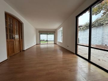 EN VENTA CÓMODA Y GRAN CASA 4D+3B - EN LA REINA