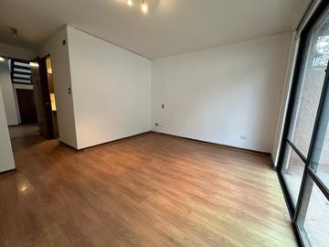 EN VENTA CÓMODA Y GRAN CASA 4D+3B - EN LA REINA