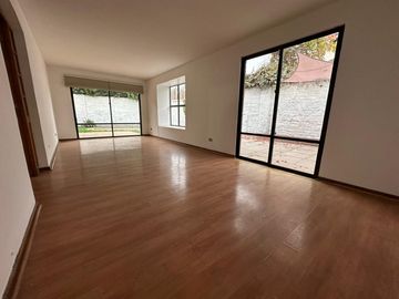 EN VENTA CÓMODA Y GRAN CASA 4D+3B - EN LA REINA