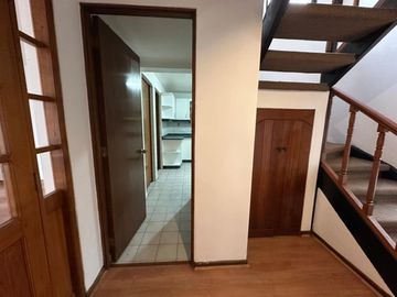 EN VENTA CÓMODA Y GRAN CASA 4D+3B - EN LA REINA