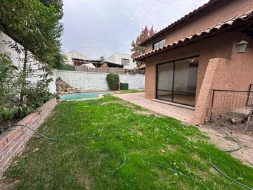 EN VENTA CÓMODA Y GRAN CASA 4D+3B - EN LA REINA