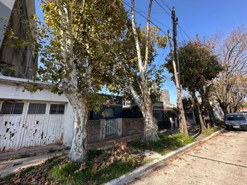 Casa con lote ideal Desarrollo inmobiliario multifamilar!  Berazategui
