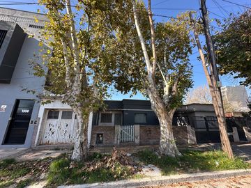 Casa con lote ideal Desarrollo inmobiliario multifamilar!  Berazategui
