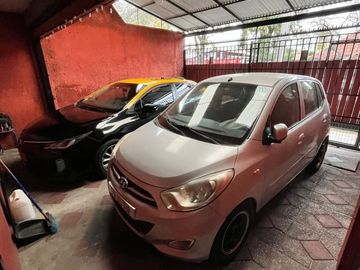 SE VENDE AMPLIA CASA CON PATIO