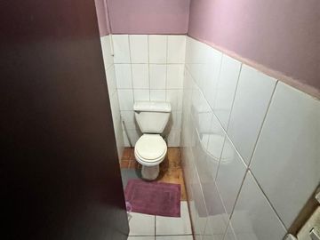 SE VENDE AMPLIA CASA CON PATIO
