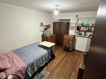 SE VENDE AMPLIA CASA CON PATIO