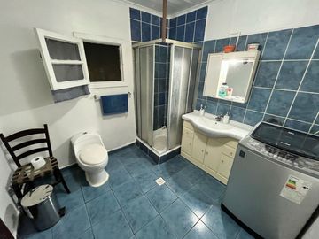 SE VENDE AMPLIA CASA CON PATIO