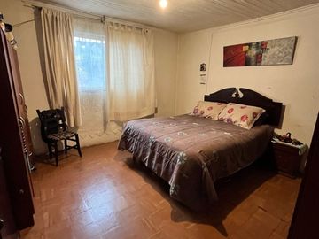 SE VENDE AMPLIA CASA CON PATIO