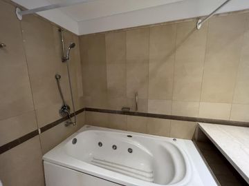 Venta departamento 3 ambientes en complejo Le Parc Puerto Madero