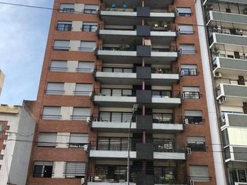DEPARTAMENTO 3 AMB C/ DEP Y COCHERA FIJA SEG. 24 HRS.SUM PISCINA