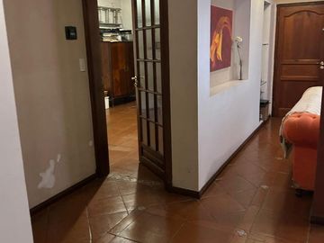 Casa 5 ambientes en venta en Castelar