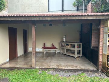 Casa 5 ambientes en venta en Castelar