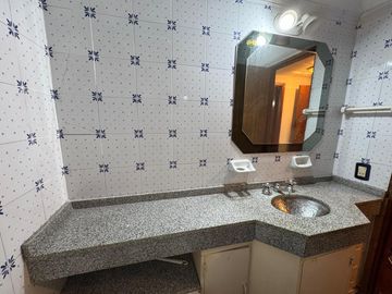 VENTA Av Poeta Lugones SEMIPISO 3 DOR