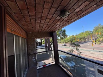 VENTA Av Poeta Lugones SEMIPISO 3 DOR