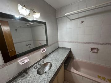 VENTA Av Poeta Lugones SEMIPISO 3 DOR