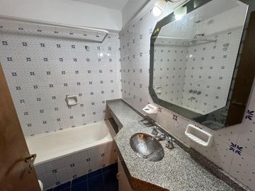 VENTA Av Poeta Lugones SEMIPISO 3 DOR