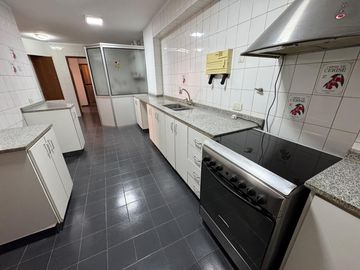 VENTA Av Poeta Lugones SEMIPISO 3 DOR