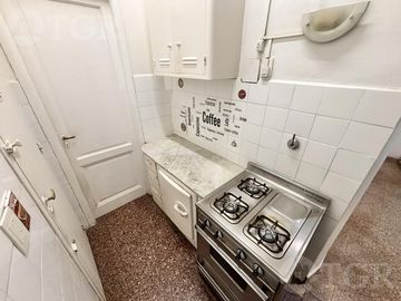 Departamento en venta de 3 ambientes sobre Av Rivadavia