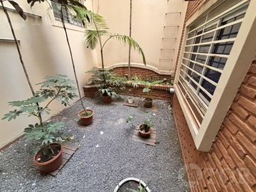 Departamento en venta de 3 ambientes sobre Av Rivadavia