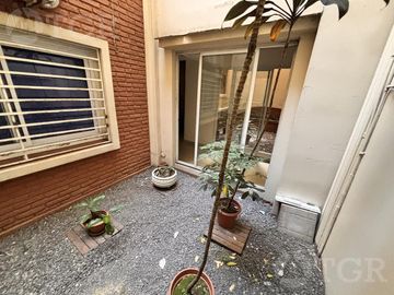 Departamento en venta de 3 ambientes sobre Av Rivadavia
