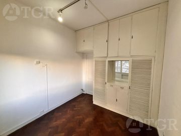 Departamento en venta de 3 ambientes sobre Av Rivadavia