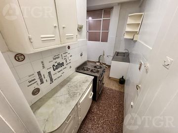 Departamento en venta de 3 ambientes sobre Av Rivadavia