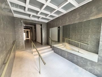 Departamento en venta de 3 ambientes sobre Av Rivadavia