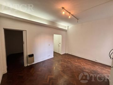 Departamento en venta de 3 ambientes sobre Av Rivadavia