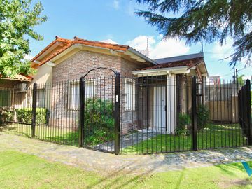 Casa en  venta Castelar Norte Apto crédito