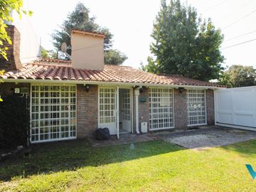Casa en  venta Castelar Norte Apto crédito