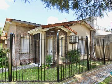 Casa en  venta Castelar Norte Apto crédito