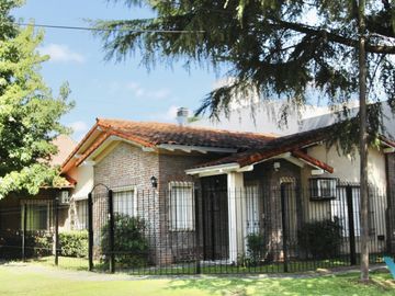 Casa en  venta Castelar Norte Apto crédito