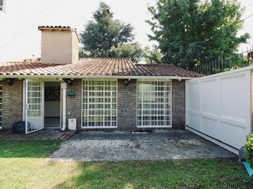 Casa en  venta Castelar Norte Apto crédito