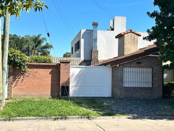 Casa en  venta Castelar Norte Apto crédito