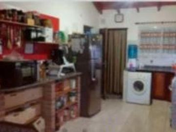Casa en venta - 4 dormitorios 2 baños - Local - 523mts2 - Santa Teresita