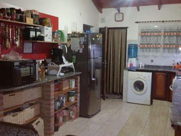 Casa en venta - 4 dormitorios 2 baños - Local - 523mts2 - Santa Teresita