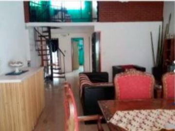 Casa en venta - 4 dormitorios 2 baños - Local - 523mts2 - Santa Teresita