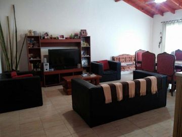 Casa en venta - 4 dormitorios 2 baños - Local - 523mts2 - Santa Teresita