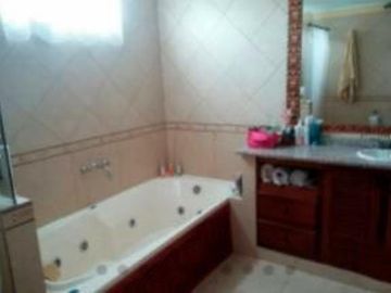 Casa en venta - 4 dormitorios 2 baños - Local - 523mts2 - Santa Teresita