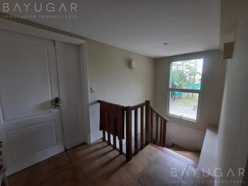 Venta- Gran Casa en Barrio Los Alcanfores - Pilar