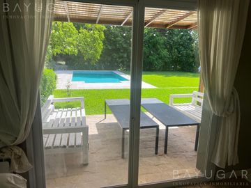 Venta- Gran Casa en Barrio Los Alcanfores - Pilar
