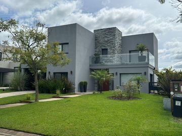 Casa en venta en el Barrio Vistas, PUERTOS / ESCOBAR