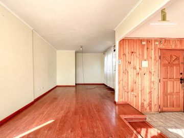 Quilpue Venta Casa Dos Pisos 4D 2B Sala de Estar Valencia