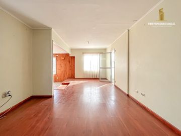 Quilpue Venta Casa Dos Pisos 4D 2B Sala de Estar Valencia